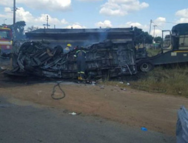 Θρήνος στη Μπουμαλάνγκα: Τουλάχιστον 20 μαθητές νεκροί